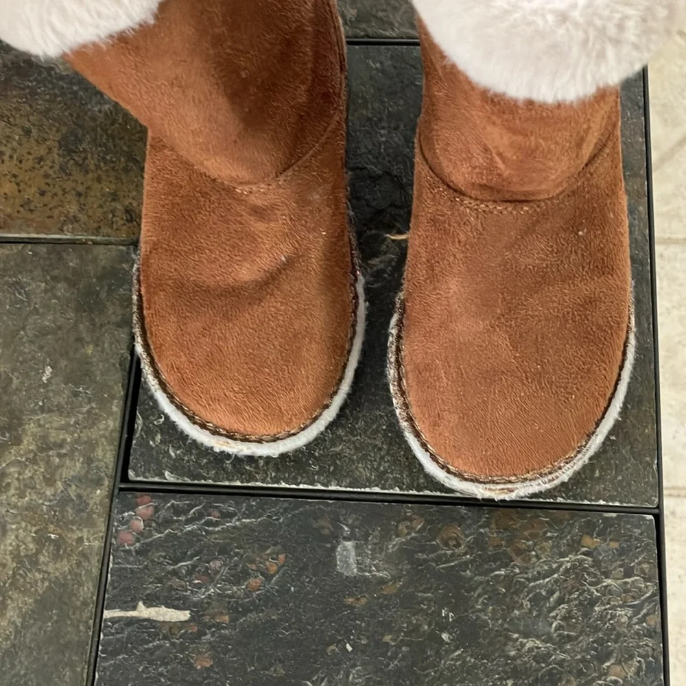 Little girl winter boots used tan with furry lining‎ size 10